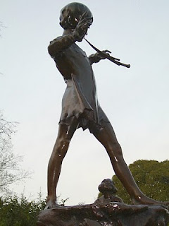 Peter Pan's statue in
                      Kensington Gardens